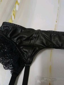 (1024)Black Lace Garter Belt
