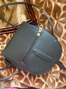 ‼️Leather Bags Get one Free‼️