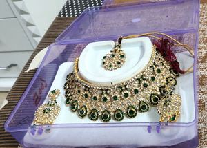 Green Necklace Set  (New)