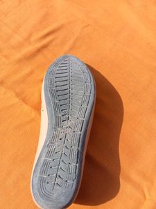 Embroidered Stone  Juttis