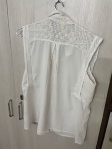 Chic White Sleeveless Top