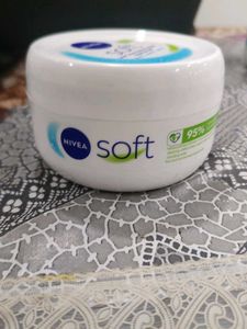 Nivea Soft Moisturizing Cream