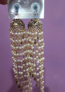 LONG EARRINGS WITH BUTTA AROUND CHAINS