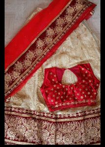 RED &amp; GOLDEN LAHENGA / LACHA
