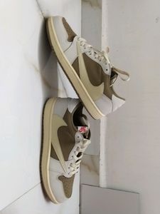 NIKE TRAVIS SCOTT SHOE IN CREAM