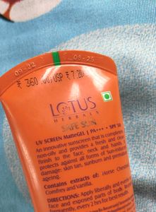 LOTUS HERBALS UV SUNSCREEN MATTE GEL