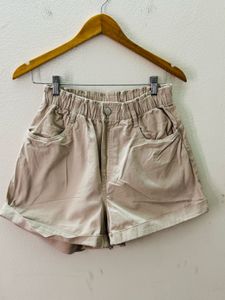 H&amp;M Beige Shorts