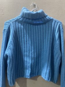 Cropped Turtle Neck pullover