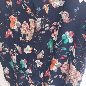 sleevesless blue top