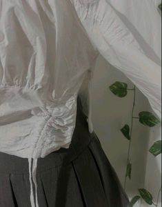 brand new white crop top size:S