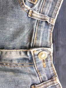 Women&#39;s Slim Fit Jean with Vintage Charm