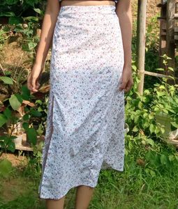 Floral Slit Cut Skirt 🦢
