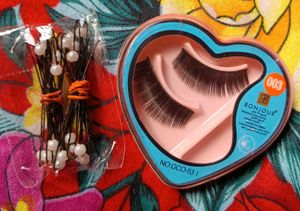 Eye Lashes , Hair Clips And Elastic Rubber