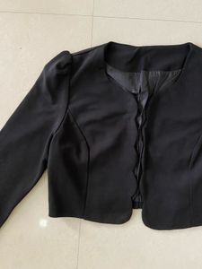 Chic Black Cropped Jacket/ Blazer