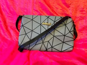 CUTE SLING BAG