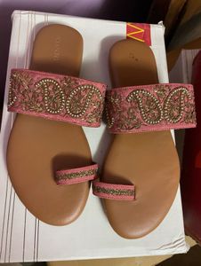 Embroidered Pink Toes Loop Flat Sandals