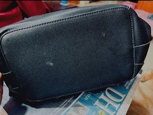 Van Heusen - Bucket Handbag + Freebie