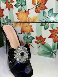 Fancy Brouch Heel
