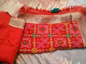 women gorgeous red saare