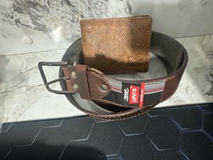 Levi&#39;s Leather Belt &amp; Wallet Set