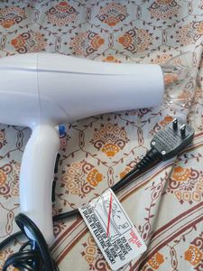 BRAND NEW CONAIR HAIRDRYER