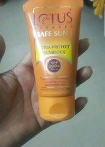 Lotus Herbals Safe Sun Ultra-Protect Sunblock SPF