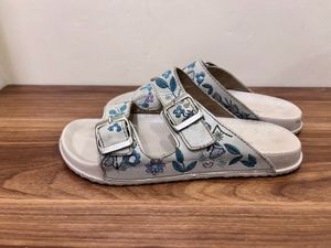 Zudio Floral Sandals - Size 6