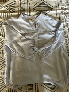 Blue Levi’s top