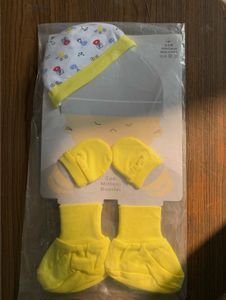 Winter Cap  Gloves Nd Buties