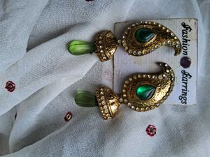 Vintage Emerald Jhumka Earrings