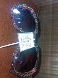 Women&#39;s Red Sunglasses For Hang Out