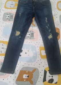 Lightly Ripped Skinny Jeans Great Condition!