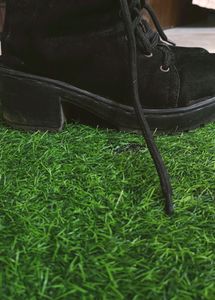 Fur Boats In Black Colour.size:- 5 No . hills Size :3-4 Mm. Comfortable. Washable.