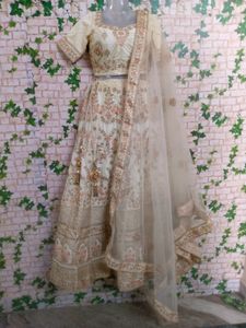 New Beautiful Lehnga Choli With Dupatta