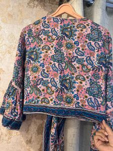Beautiful Floral Tie Front Top, Bust-38/36