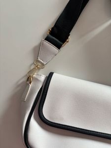 🌷🖤🤍Gorgeous Black &amp;white Sling Bag 😎🍀💕