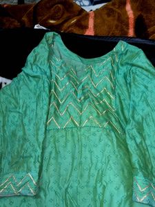 Elegant Green Embroidered Kurta