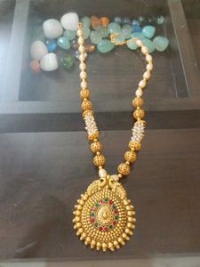 Elegant Gold Tone Necklace &amp; Earring Set