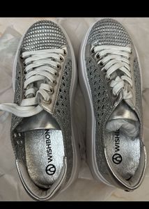 🔥 Price Drop❗️WISHBONE (POSHMARK) Sneaker