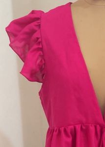 Hot Pink Ruffle Sleeve Tops🌸🩷