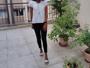 White Knoted Top