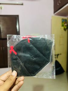 Stylish Black Face Mask (N95-Type) – Just ₹80!