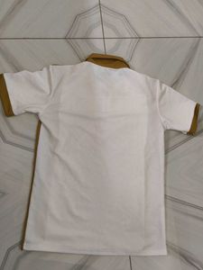 Men&#39;s Polo Neck Tshirt (With Chain)