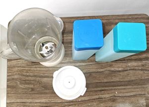 Vintage Blender with 2 water Bottles