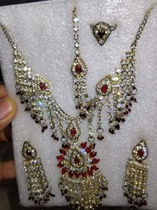 Elegant Maang Tikka