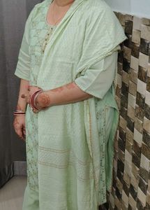 Embroidered Kurta Set m