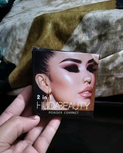 Huda Beauty         2in1 Compact Powder     New With Tag