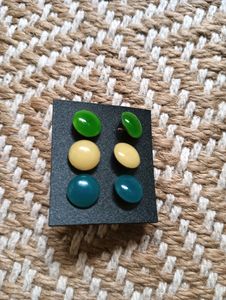 2 set of earrings