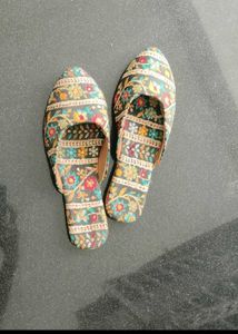 Floral Embroidered Juttis