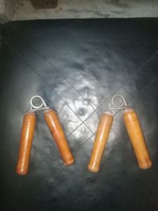 🔥2 Wooden Hand Grippers🔥